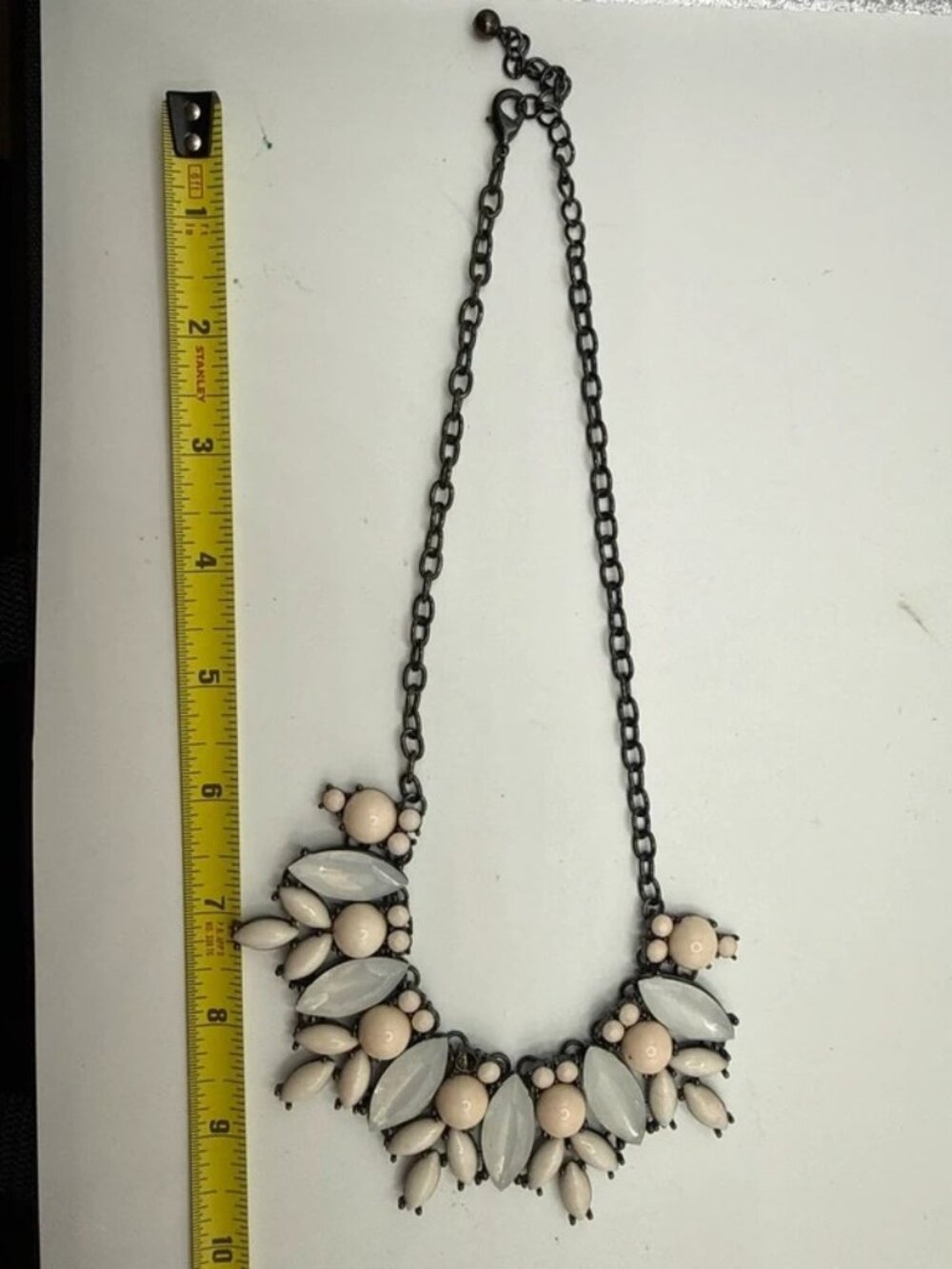 Vintage Y2K Gunmetal White & Cream Resin Statement Bib Necklace 18-21” - Picture 2 of 4